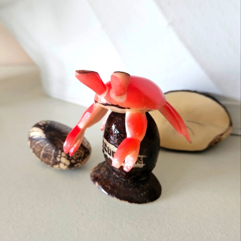Handmade Crab carved in Tagua